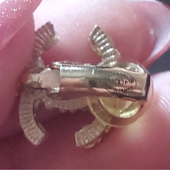 Vintage Chanel Pink Clip-On Earrings - Picture 2 of 5